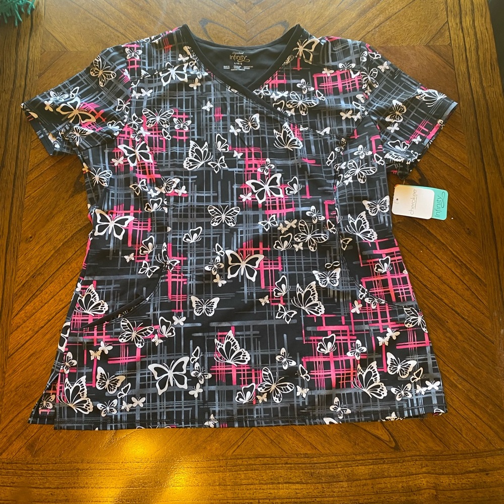NWT Cherokee Infinity Scrub Top